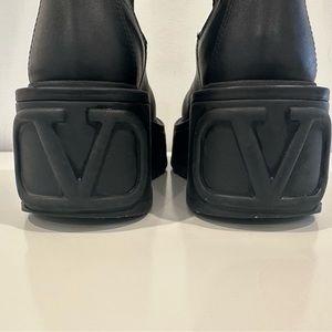 VALENTINO BOOT SIZE 6